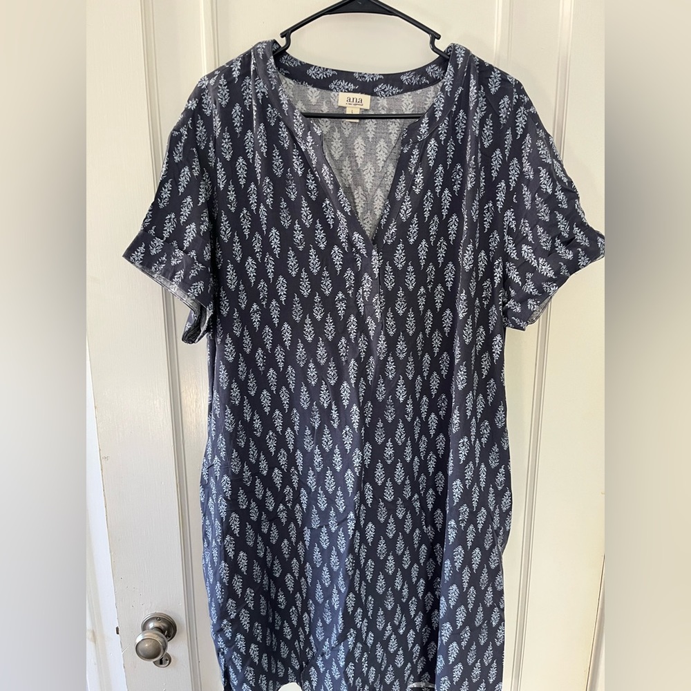 a.n.a Navy Blue Short Sleeve V-Neck Shift Dress with White Leaf Print